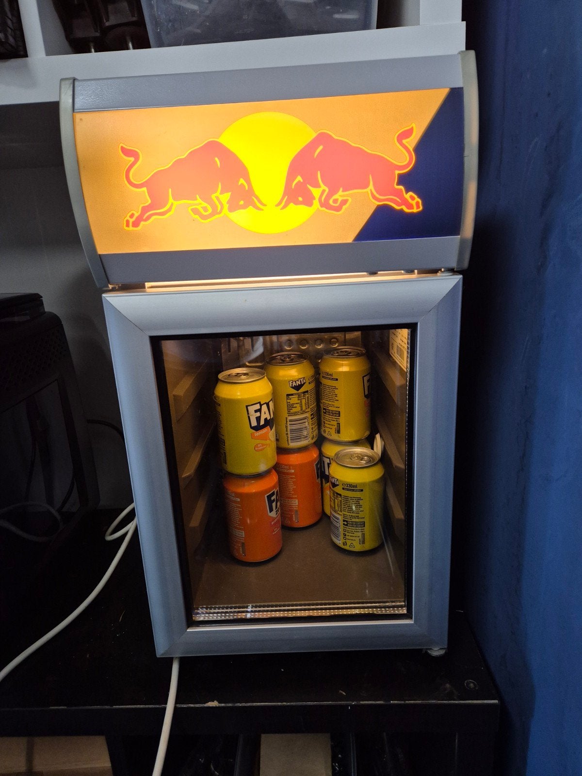 Originele STOERE handige Red Bull koelkast, Witgoed en Apparatuur, Ophalen, Zonder vriesvak, Minder dan 85 cm, 45 tot 60 cm
