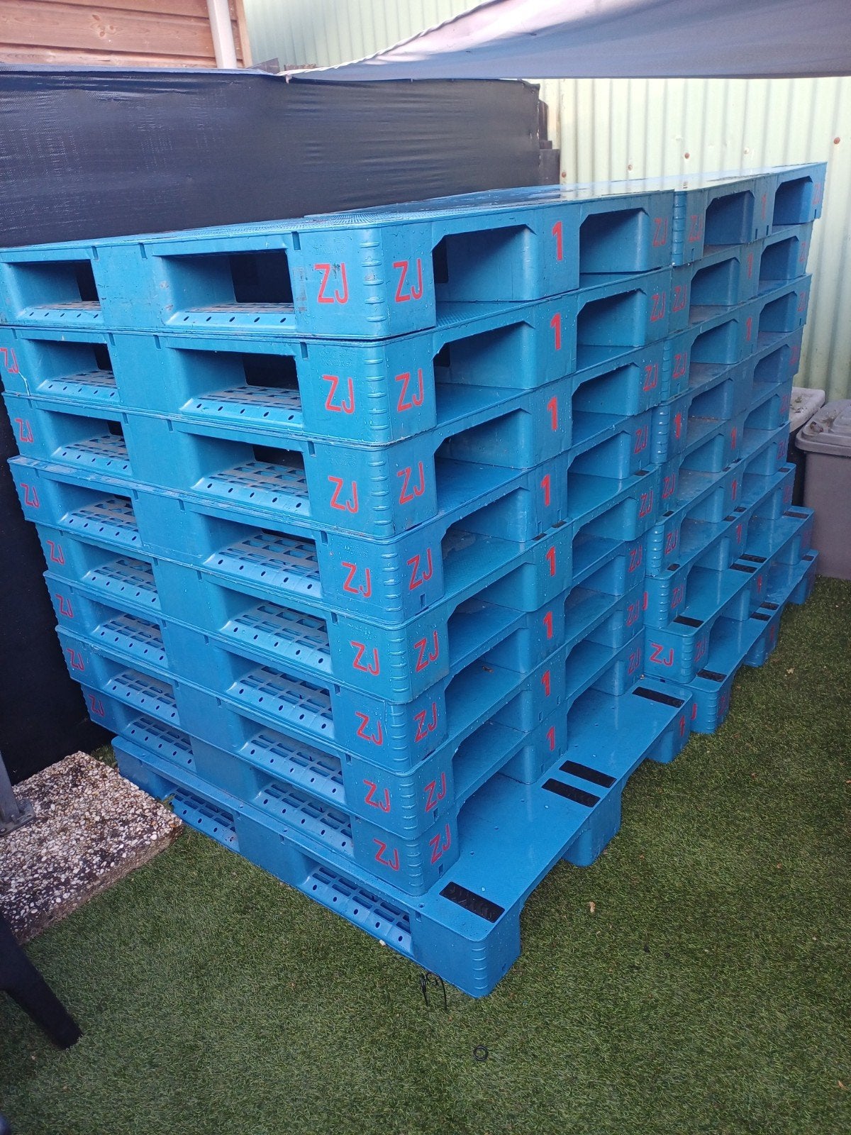 Kunststof pallets
 met kleine beschadigingen. Uitstekend te, 100 cm of meer, 60 cm of meer, Overige typen, Minder dan 35 cm