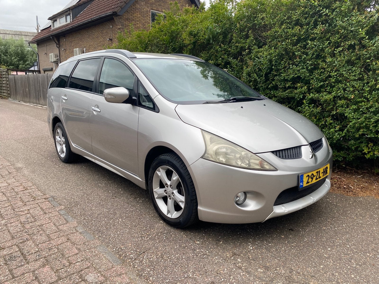 Mitsubishi Grandis 2.4  7p 2008 Grijs izgst NAP, Auto's, Voorwielaandrijving, 164 pk, 7 stoelen, Bedrijf