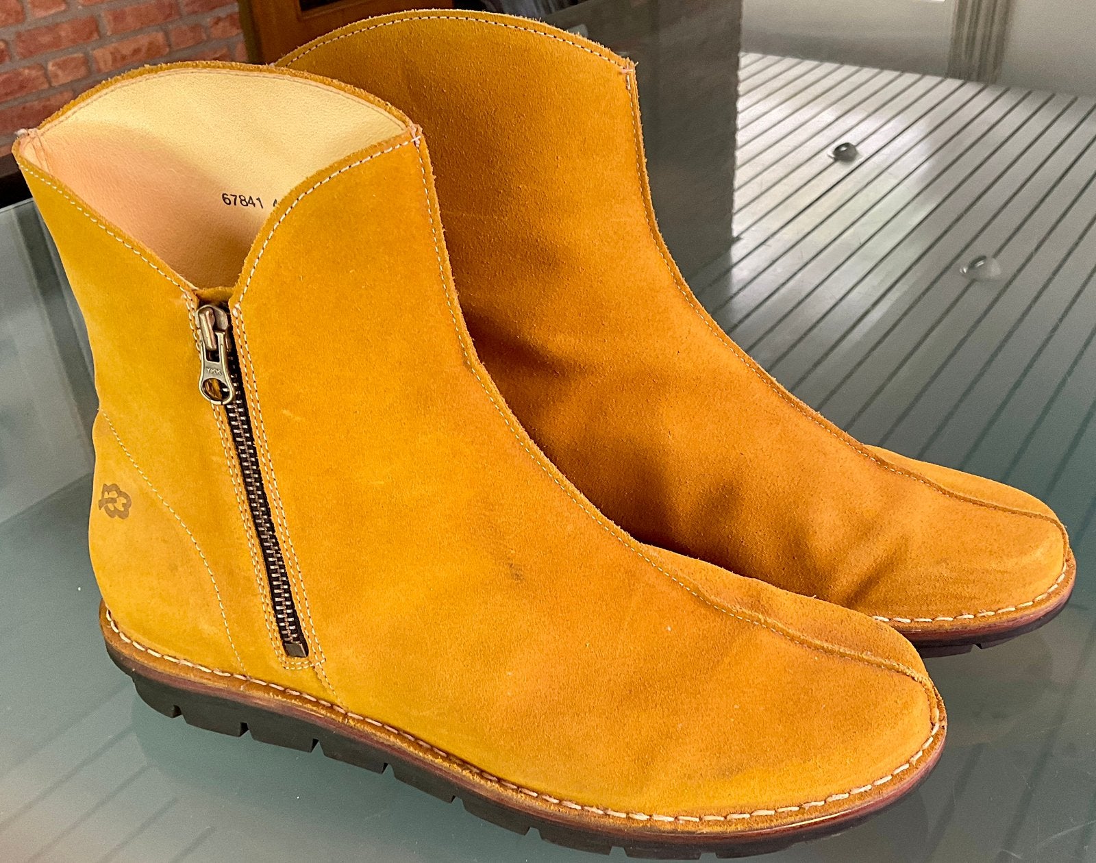 Loints korte laarsjes kleur mosterd-geel. Mt. 41 NIEUWSTAAT!, Kleding | Dames, Schoenen, Ophalen of Verzenden, Zo goed als nieuw