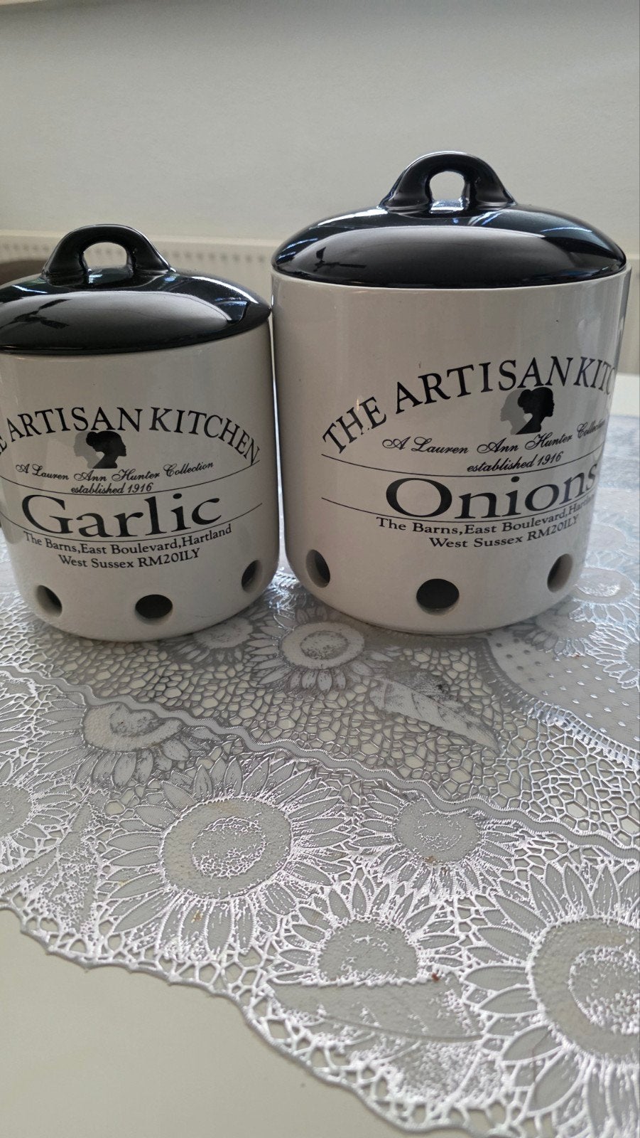 Keramische voorraadpot voor knoflook - The Artisan Kitchen, Ophalen of Verzenden, Zo goed als nieuw, Steen/keramiek, Overige merken