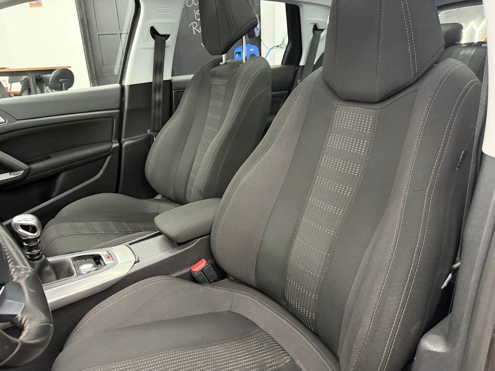 Foto 15 van Peugeot 308 1.2 E-thp 130pk 2015  bezorgen mogelijk!!