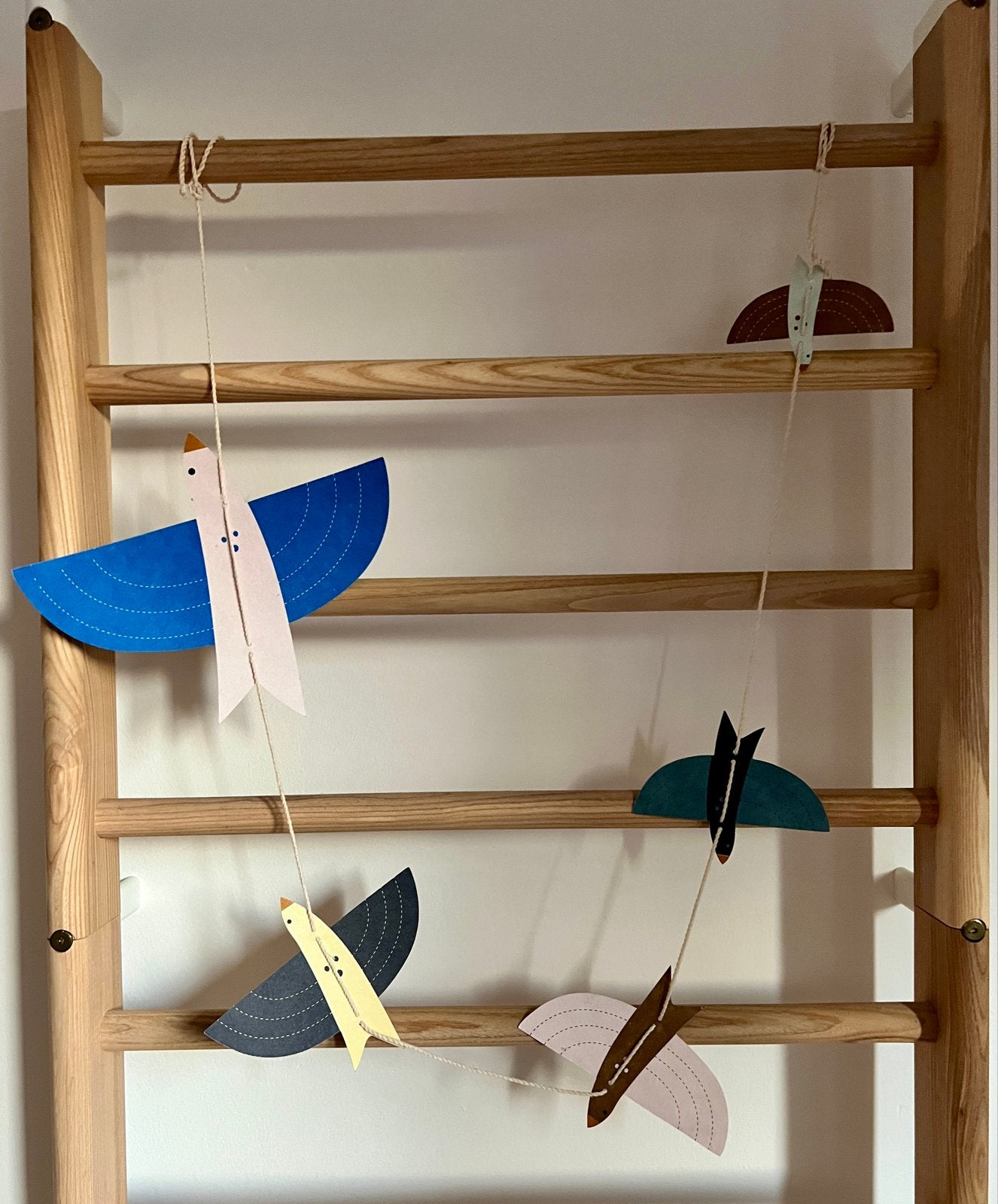 Mooie mobiel met vrolijke vogeltjes voor babykamer, Ophalen of Verzenden, Zo goed als nieuw, Mobiel