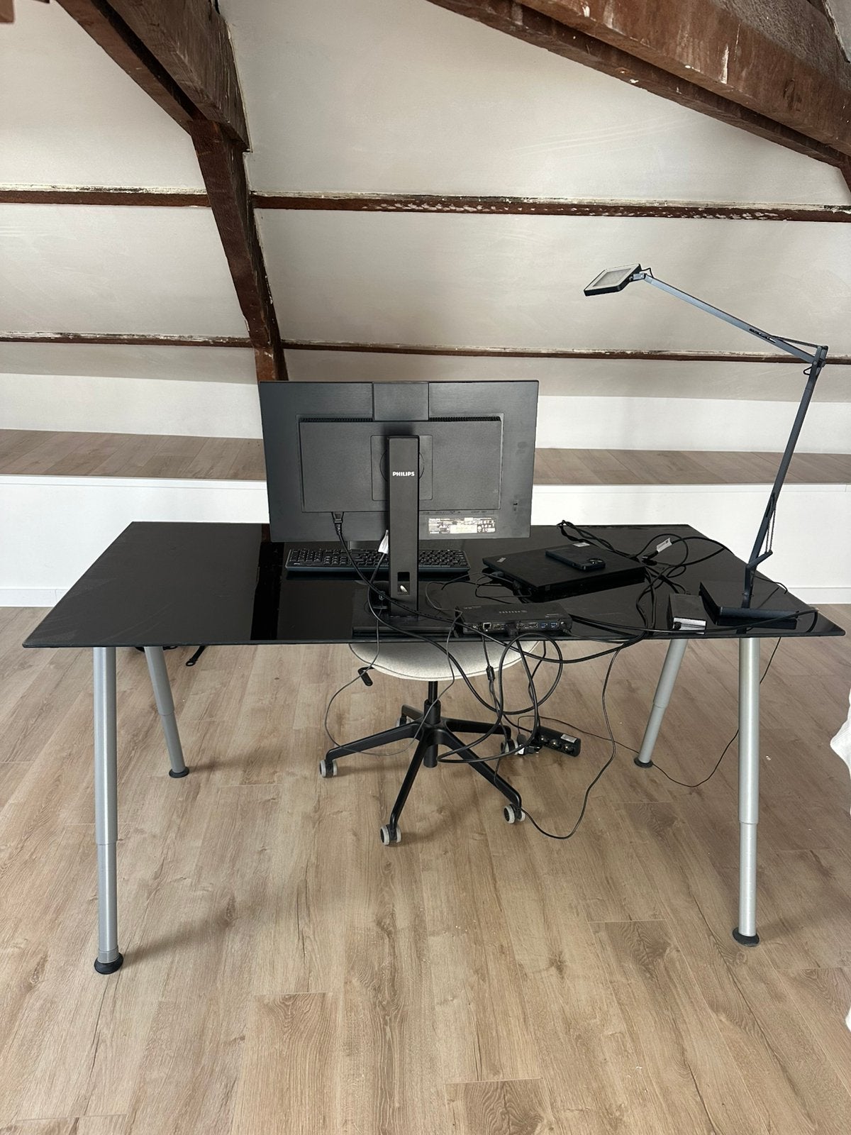 Bureau met zwarte glazen plaat, Huis en Inrichting, Bureaus, Ophalen, Zo goed als nieuw