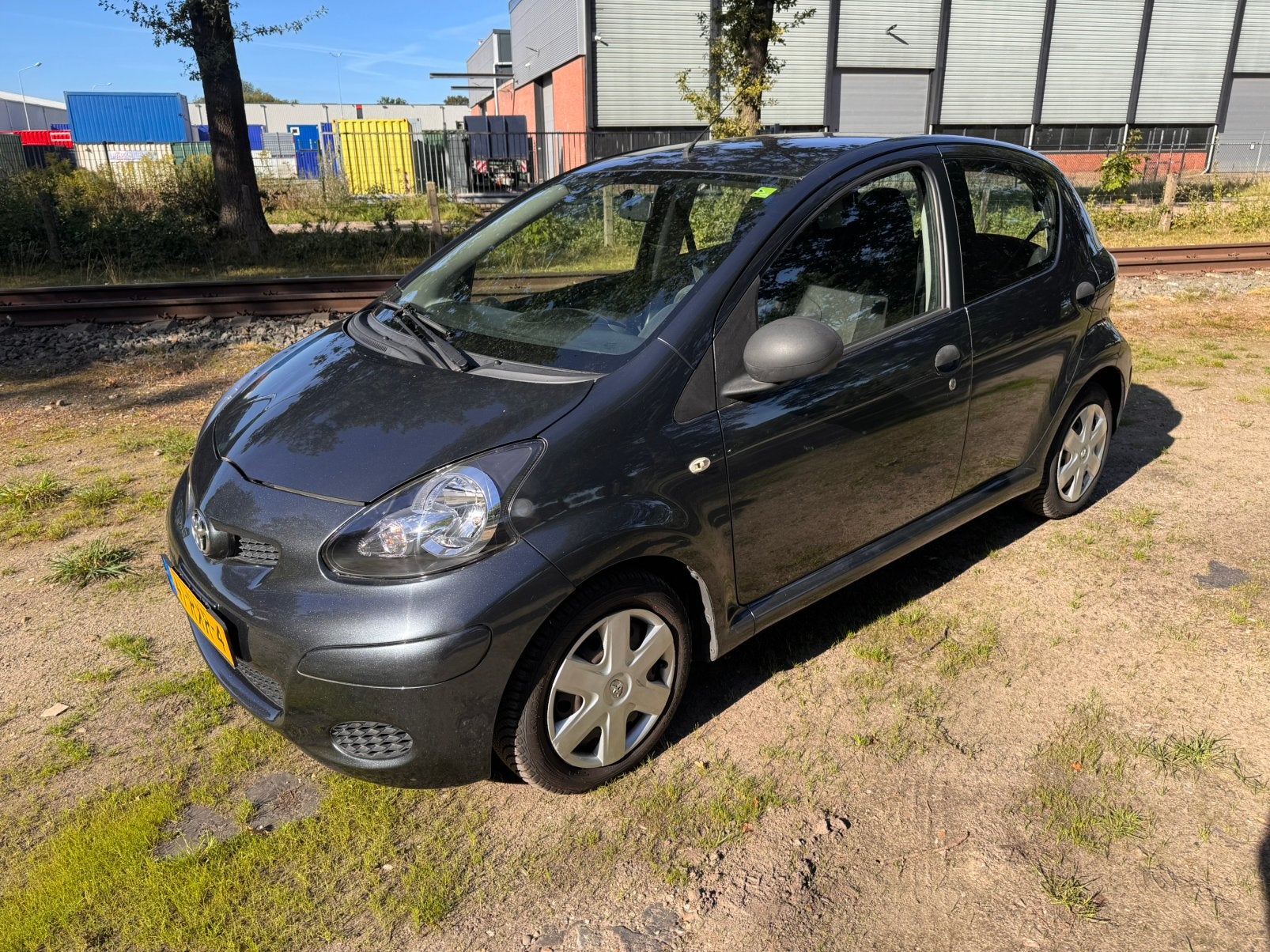 Toyota Aygo 1.0 12V Vvt-i 5DRS 2011 Grijs, Auto's, Voorwielaandrijving, 4 stoelen, 68 pk, Origineel Nederlands
