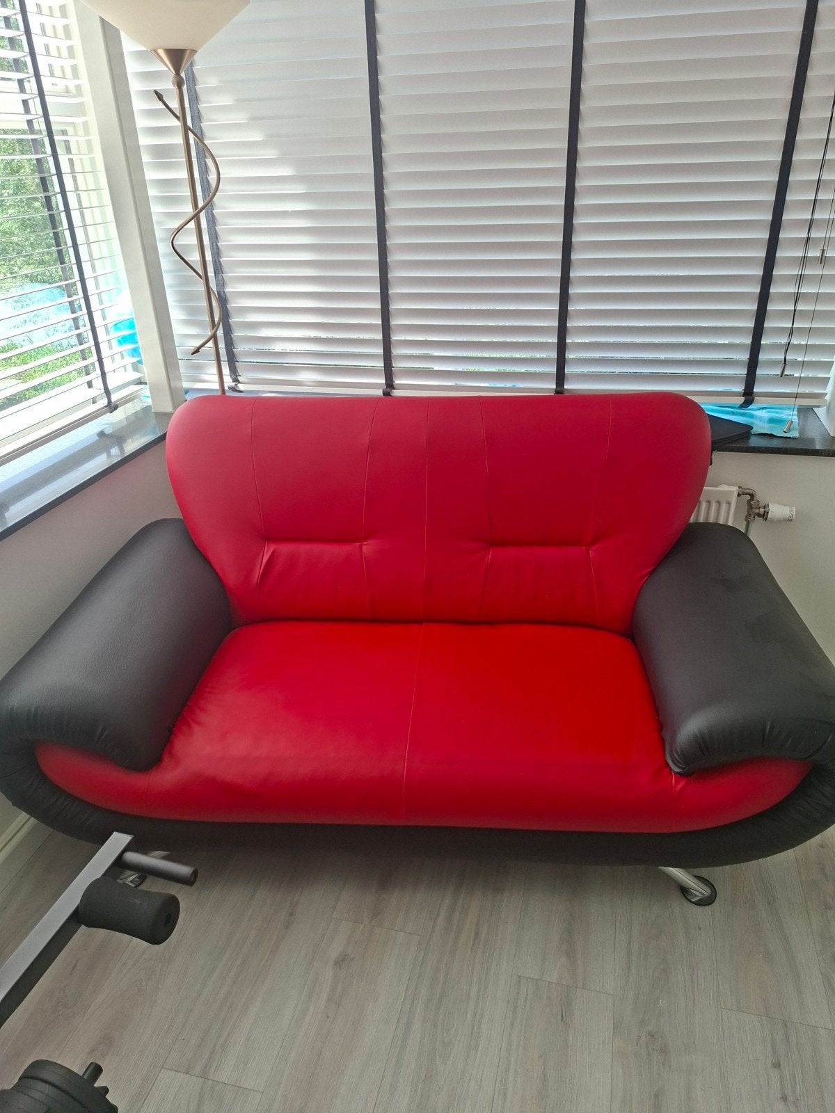 Moderne rode tweepersoonsbank - moet snel weg!, Ophalen, Gebruikt, 150 tot 200 cm, Tweepersoons