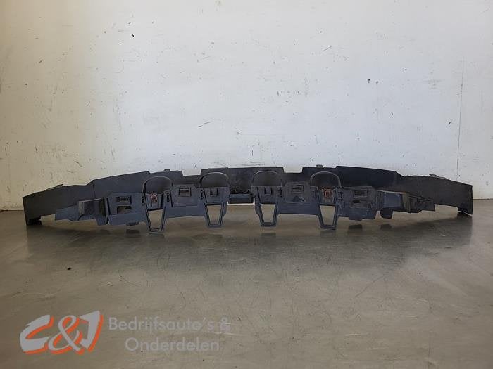 Bumperframe voor van een Opel Vivaro, Gebruikt, -, -, Opel
