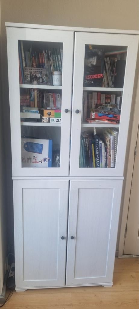 Witte Ikea kast / buffetkast met glazen en dichte deuren, Glas, 150 tot 200 cm, 25 tot 50 cm, Gebruikt