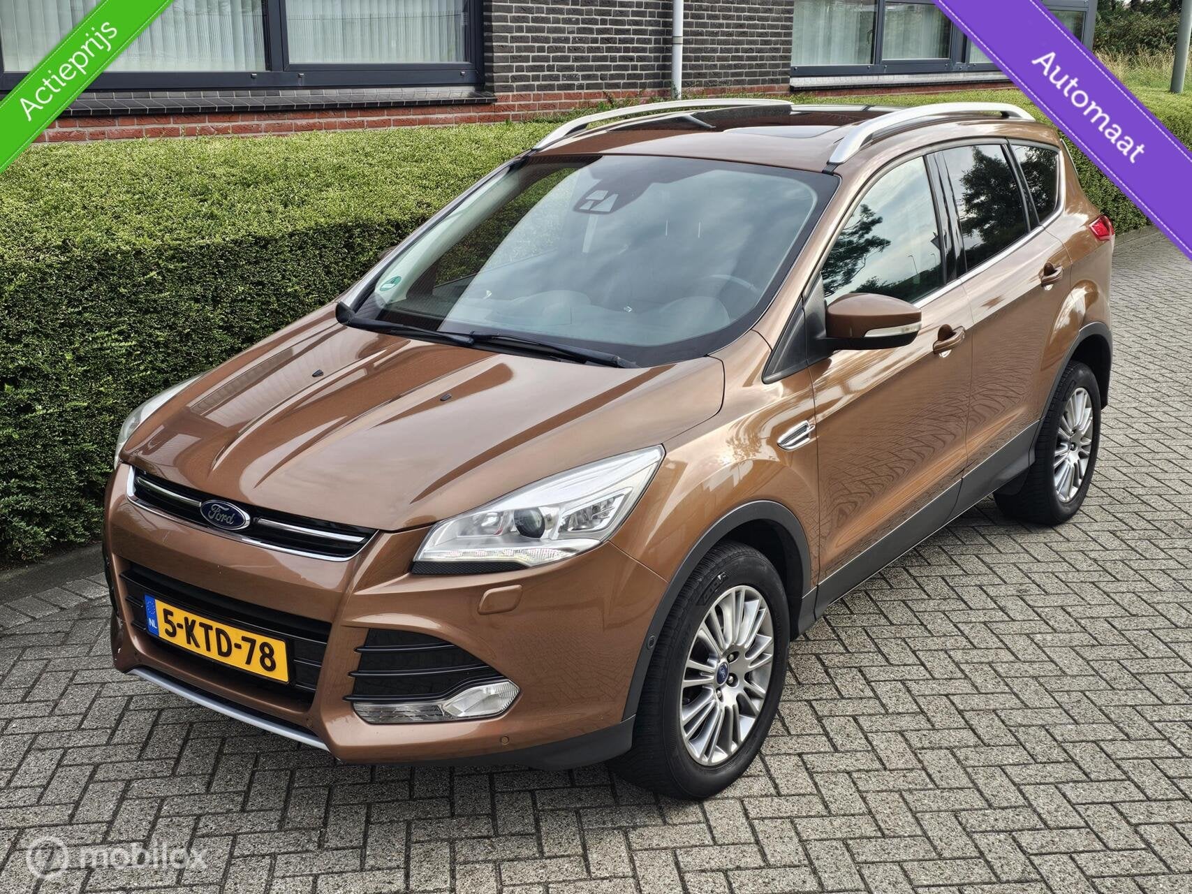 Ford Kuga 1.6 Titanium Automaat 4WD Pano/Leer/LMV, Auto's, Ford, Euro 5, Gebruikt, 4 cilinders, Bruin