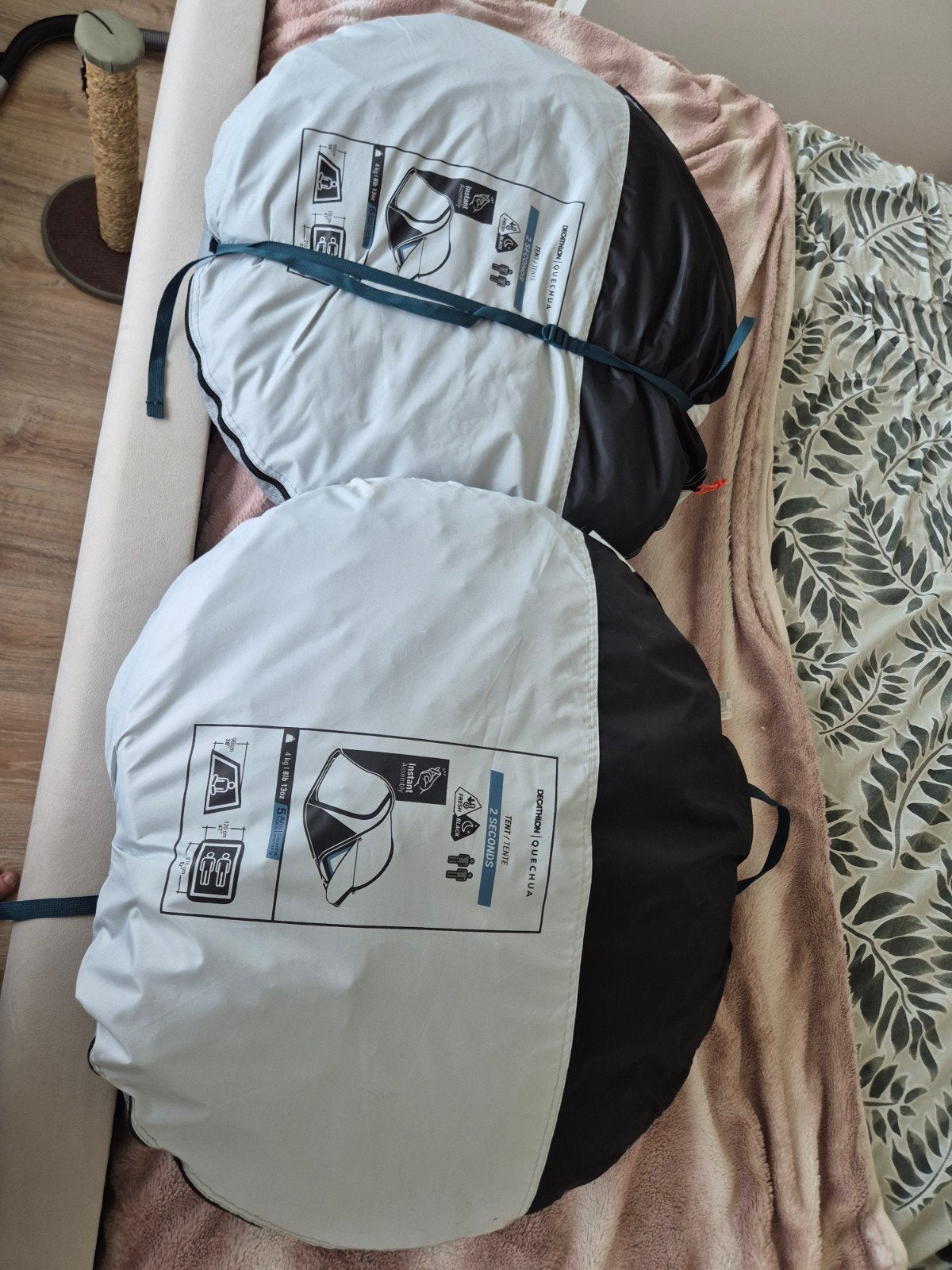 2x Quechua 2 Seconds Fresh&Black tent + 4x zelfopbl matjes, Caravans en Kamperen, Tenten, Ophalen, Zo goed als nieuw, Tot en met 2
