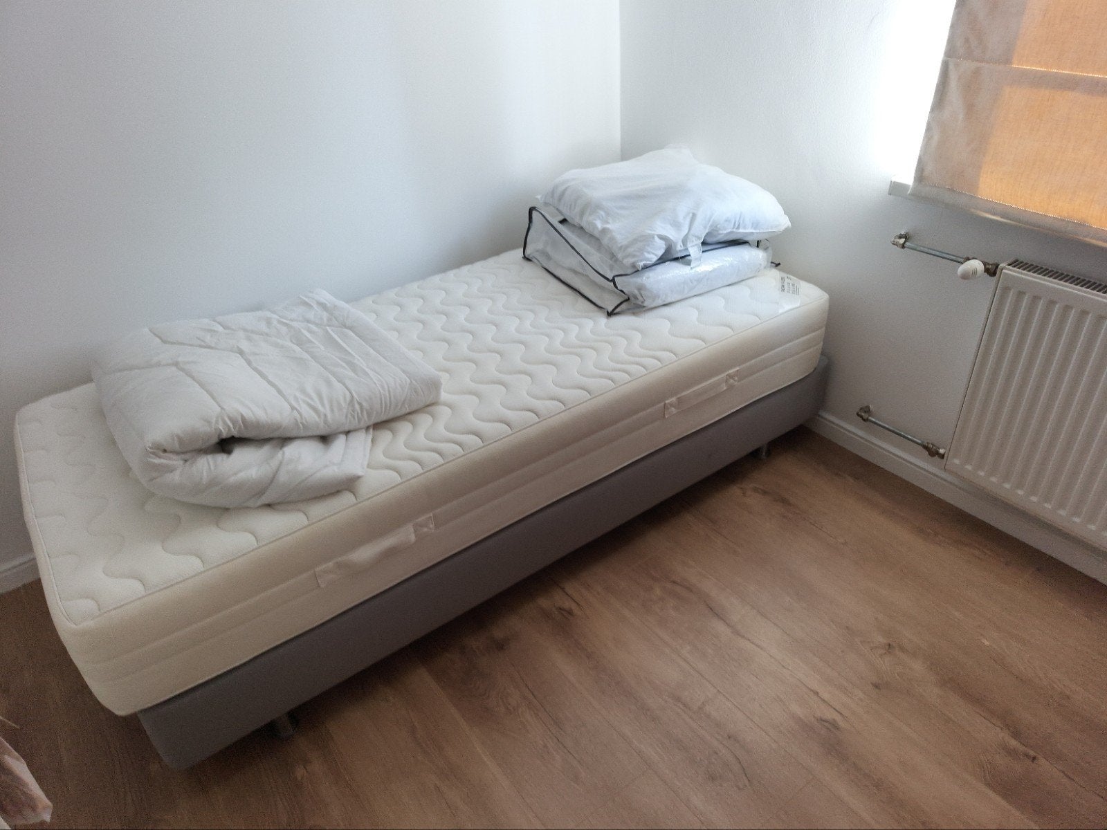Ikea Sultan bed 200x90 gloednieuw & compleet, Ophalen of Verzenden, Nieuw, Eenpersoons, 90 cm