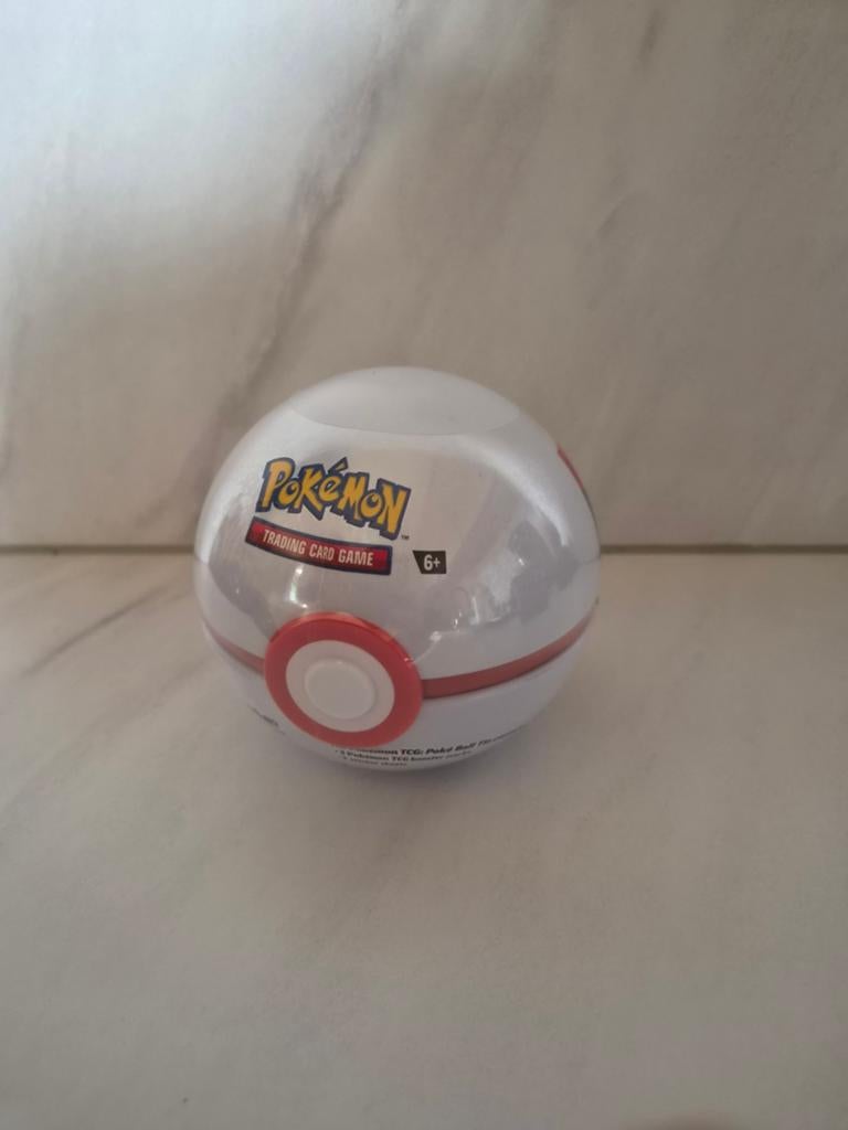 Pokemon - Poke Ball Tin - Premier Ball (2025 Q4), Ophalen of Verzenden, Nieuw, Overige typen, Foil