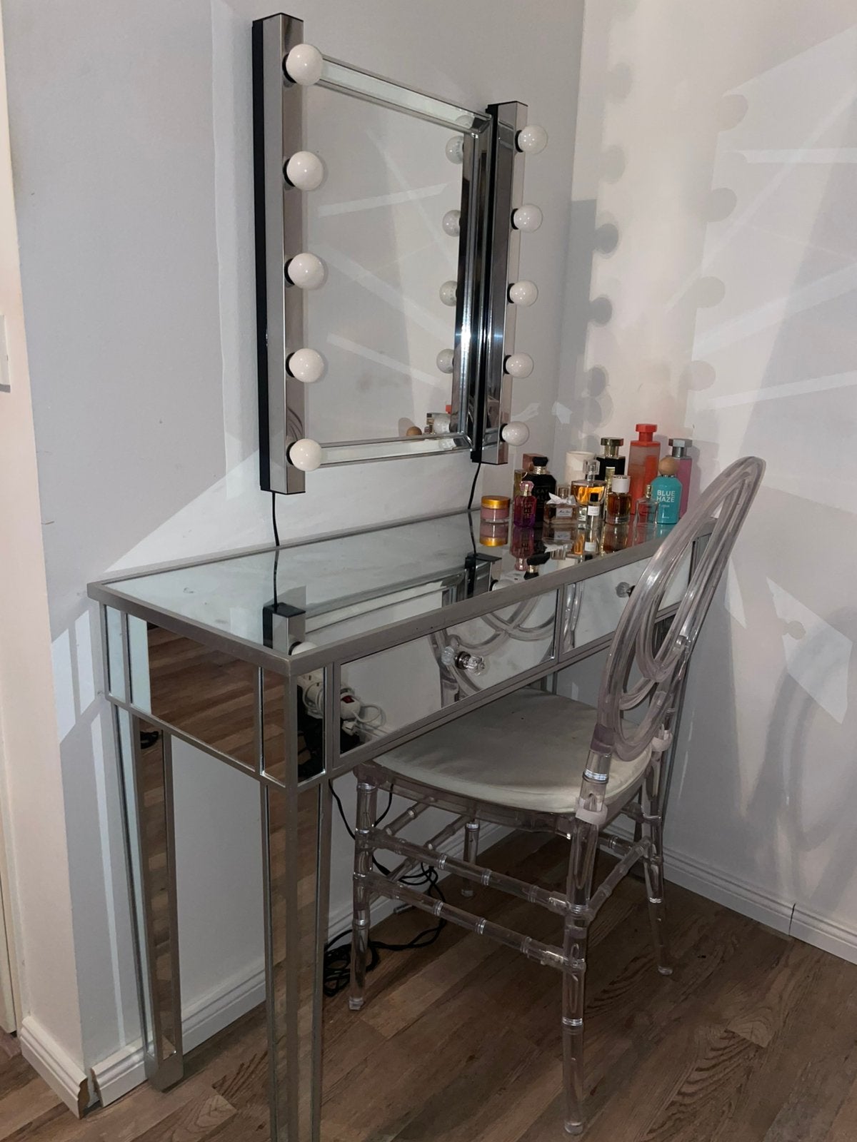 Make up tafel met licht, spiegel en stoel, Ophalen, Zo goed als nieuw, 50 tot 100 cm, Minder dan 100 cm