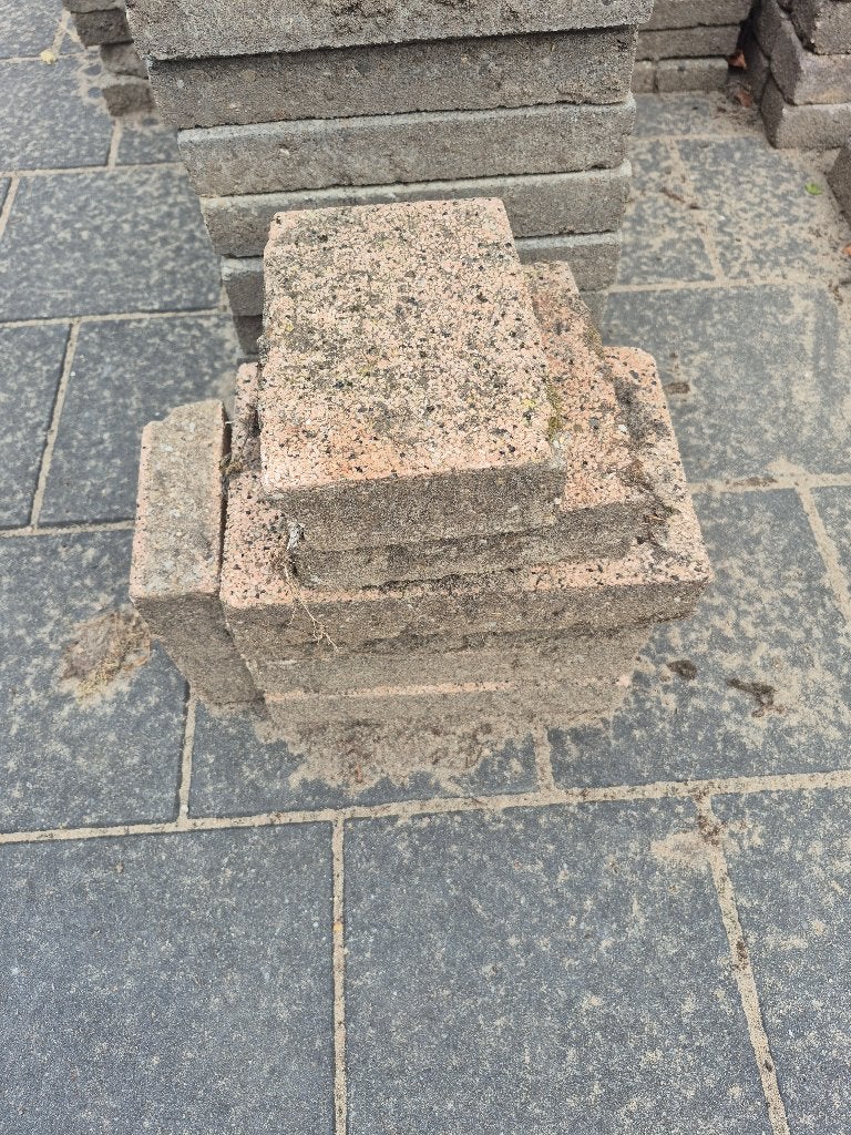Gratis oranje betontegels, Ophalen, Gebruikt, Minder dan 5 m², Beton