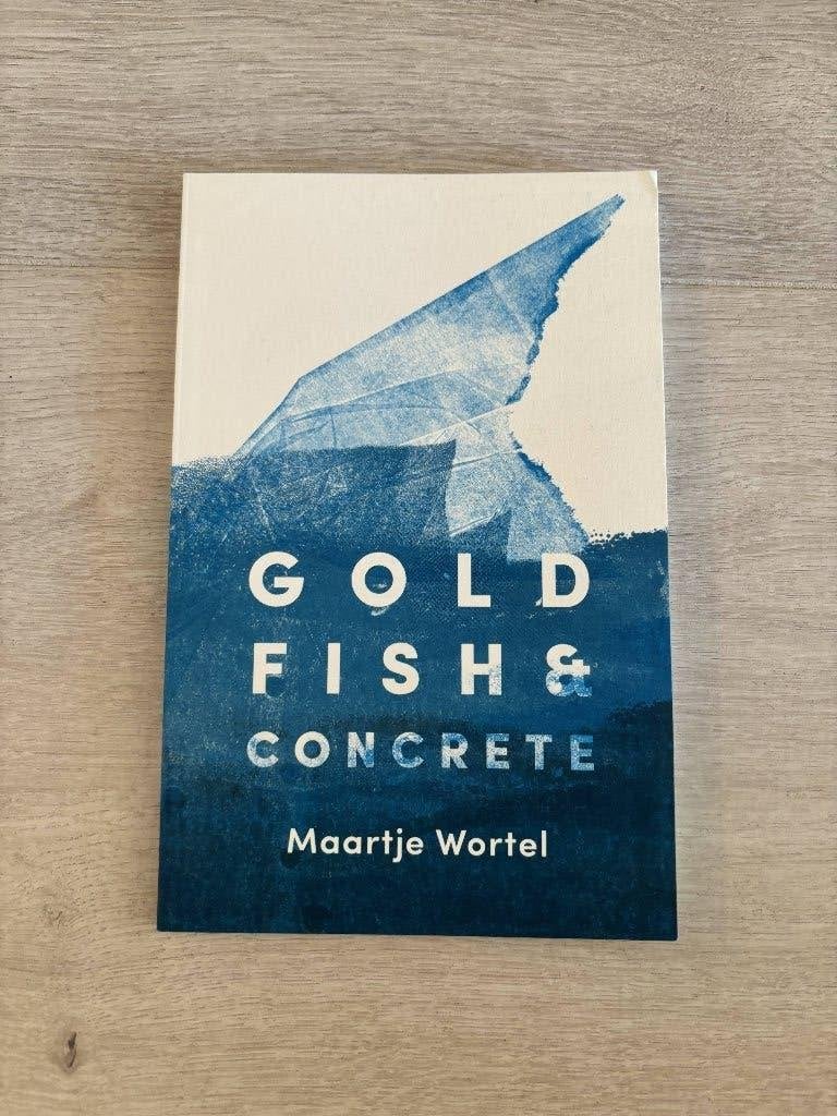 Goldfish & Concrete - Maartje Wortel, Ophalen of Verzenden, Zo goed als nieuw, Populaire fictie