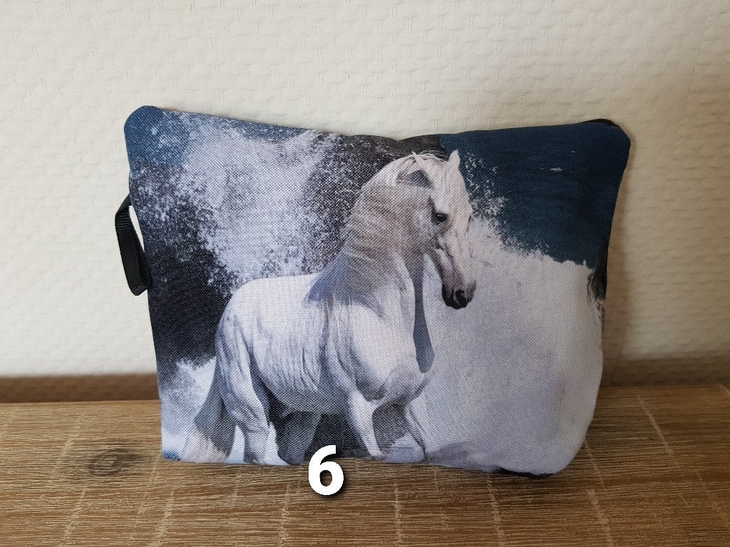 Diverse leuke paarden toilettasjes / etui's 3,50 euro NIEUW, Ophalen of Verzenden, Nieuw, Overige kleuren, Dame