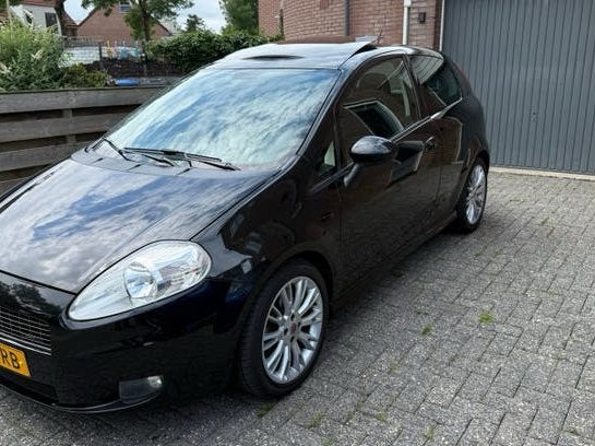 Fiat Punto 1.4 16V Turbo 120pk Panoramadak airco nwe  distri, Voorwielaandrijving, 1145 kg, Zwart, 4 cilinders
