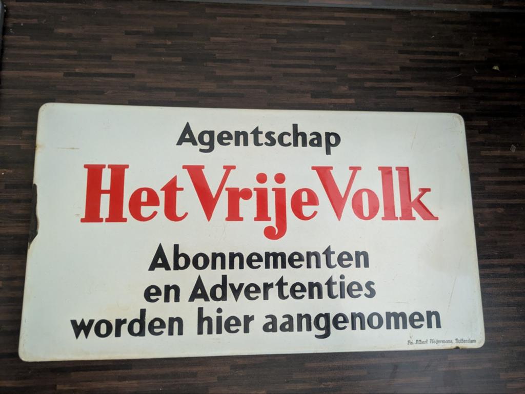 Vintage Emaille Reclamebord 'Het Vrije Volk' Agentschap, Antiek en Kunst, Antiek | Emaille, Ophalen of Verzenden