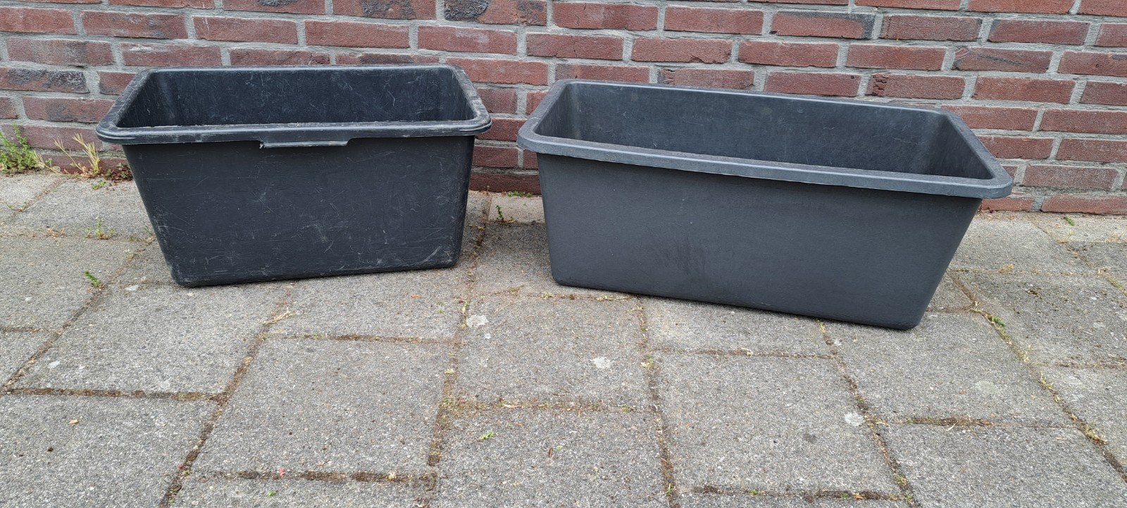 2 grote kunststof plantenbakken 65 liter, Tuin en Terras, Bloembakken en Plantenbakken, Ophalen of Verzenden, Rond, Kunststof