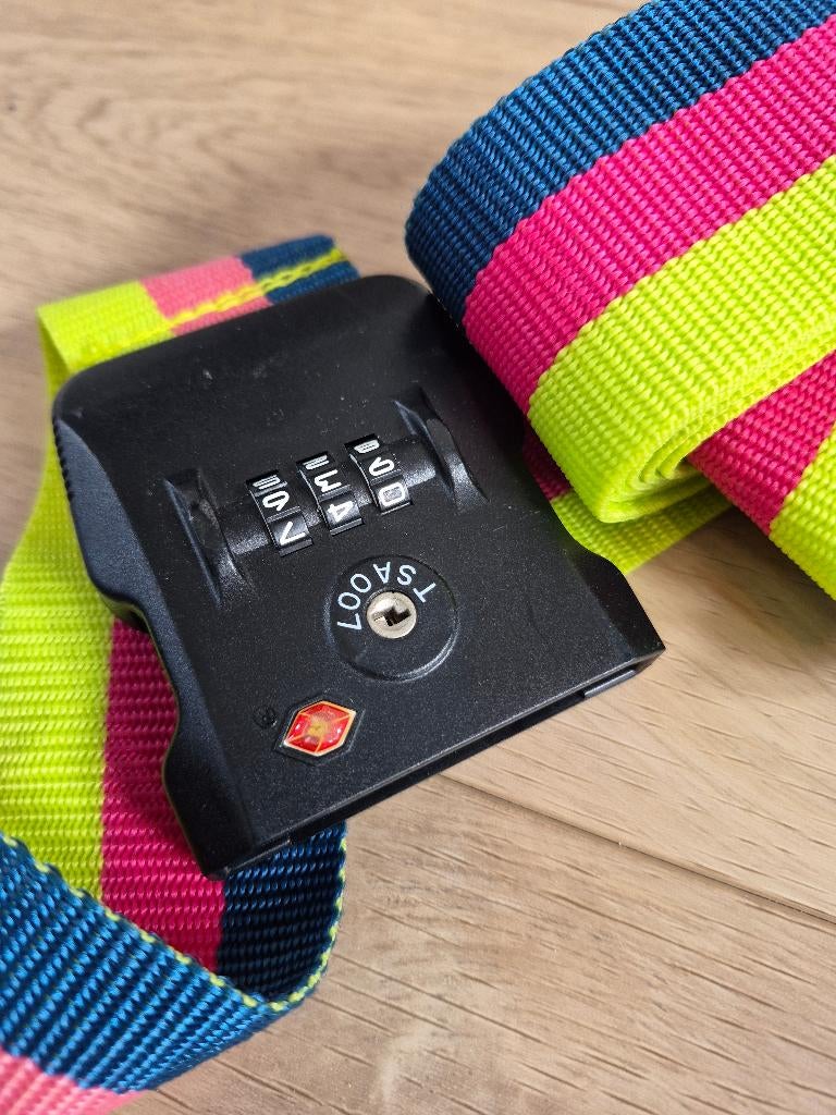 Koffer banden, Sieraden, Tassen en Uiterlijk, Koffers, Ophalen of Verzenden, Zo goed als nieuw, Hard kunststof, Slot