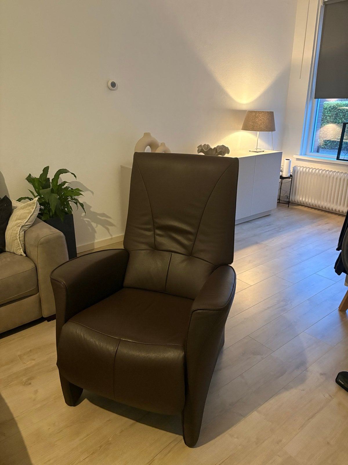 Comfortabele bruine relaxfauteuil - Zo goed als nieuw, Ophalen, Zo goed als nieuw, Leer, 75 tot 100 cm