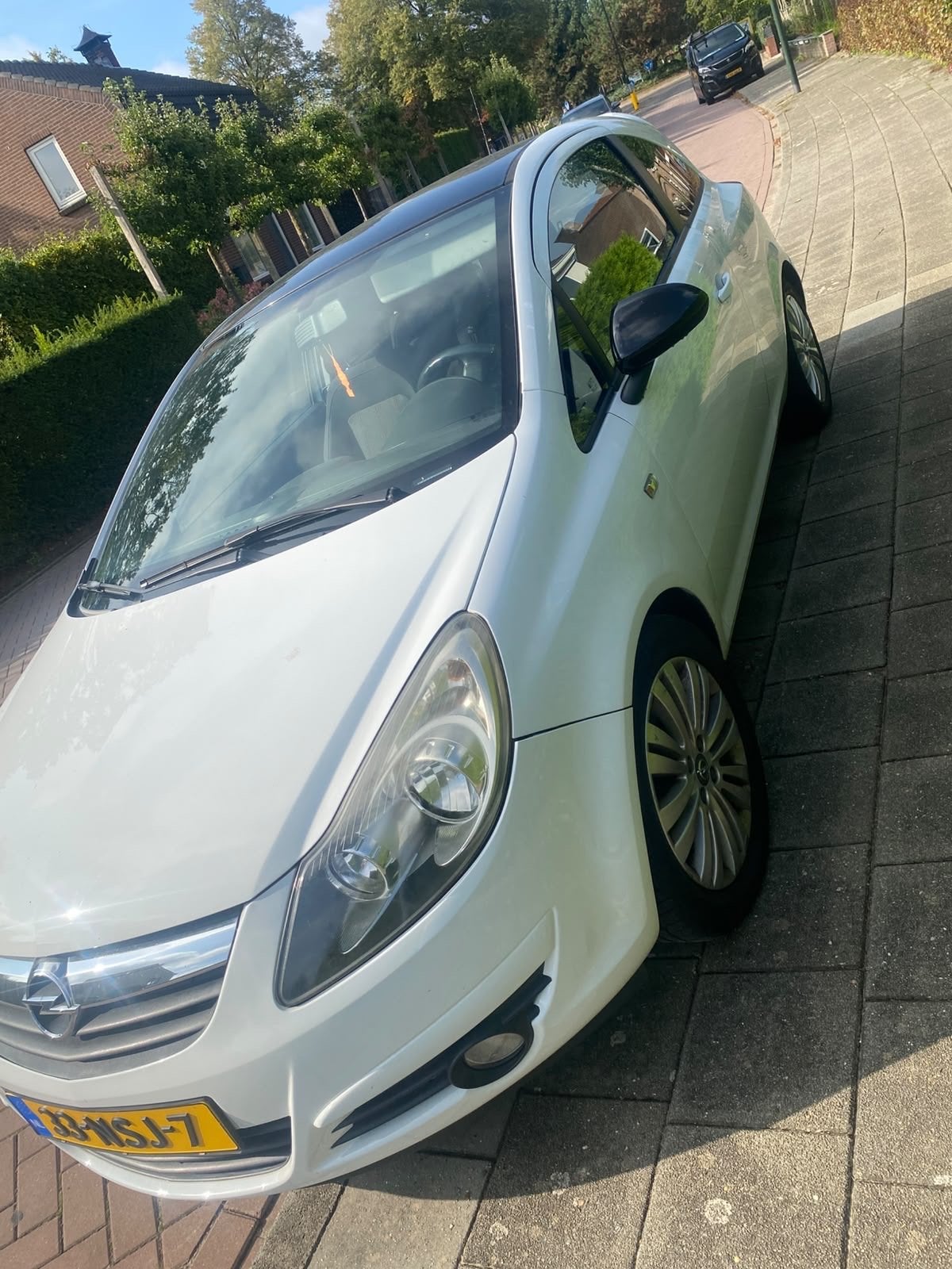 Opel Corsa 1.2 16V 3D 2010 Wit
