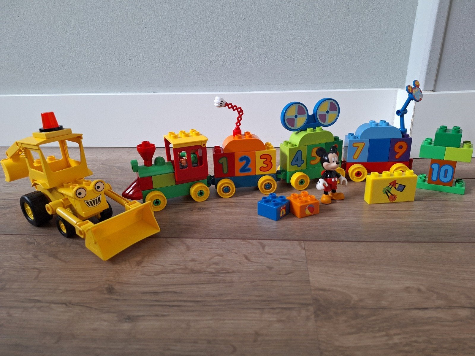 Duplo Cijfertrein combi met Mickey Mouse en Scoop, Ophalen of Verzenden, Gebruikt, Duplo