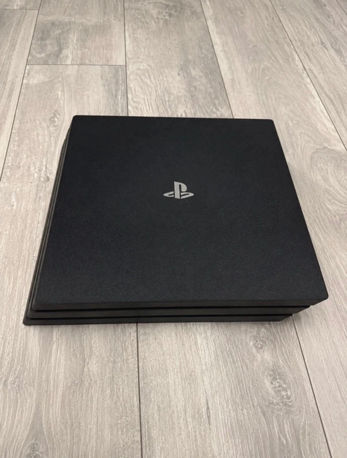 Sony PlayStation 4 Pro met rode controller, Spelcomputers en Games, Ophalen of Verzenden, Zo goed als nieuw, 1 TB, Met 1 controller