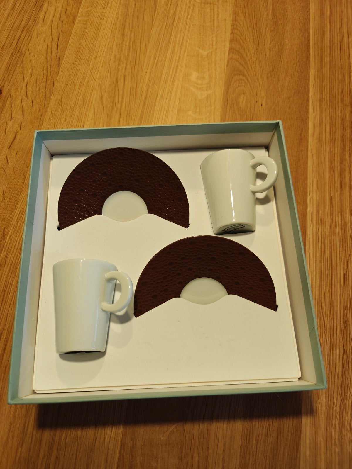 Bernardaud espressokopjes met schoteltjes 2 stuks Ecume, Nieuw, Ophalen of Verzenden, Overige stijlen, Kop(pen) en/of Schotel(s)