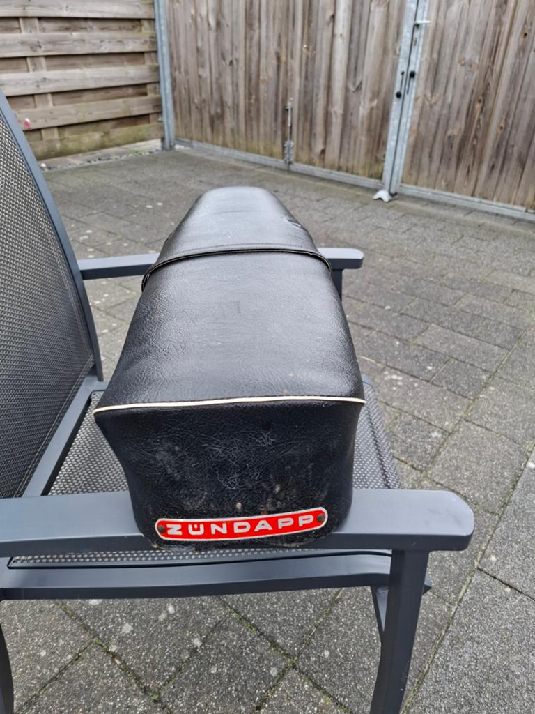 Zündapp origineel 517 zadel ., Fietsen en Brommers, Brommeronderdelen | Zundapp, Ophalen of Verzenden, Zadel