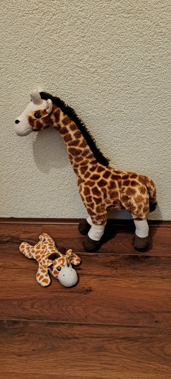 Twee schattige giraffe knuffels, een grote en een kleine., Ophalen of Verzenden, Zo goed als nieuw
