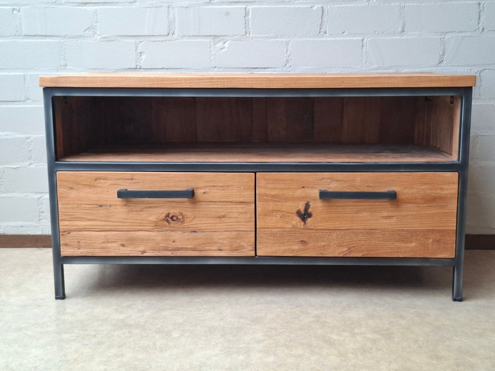 Houten tv kastje, Ophalen, 100 tot 150 cm, Zo goed als nieuw, Minder dan 100 cm