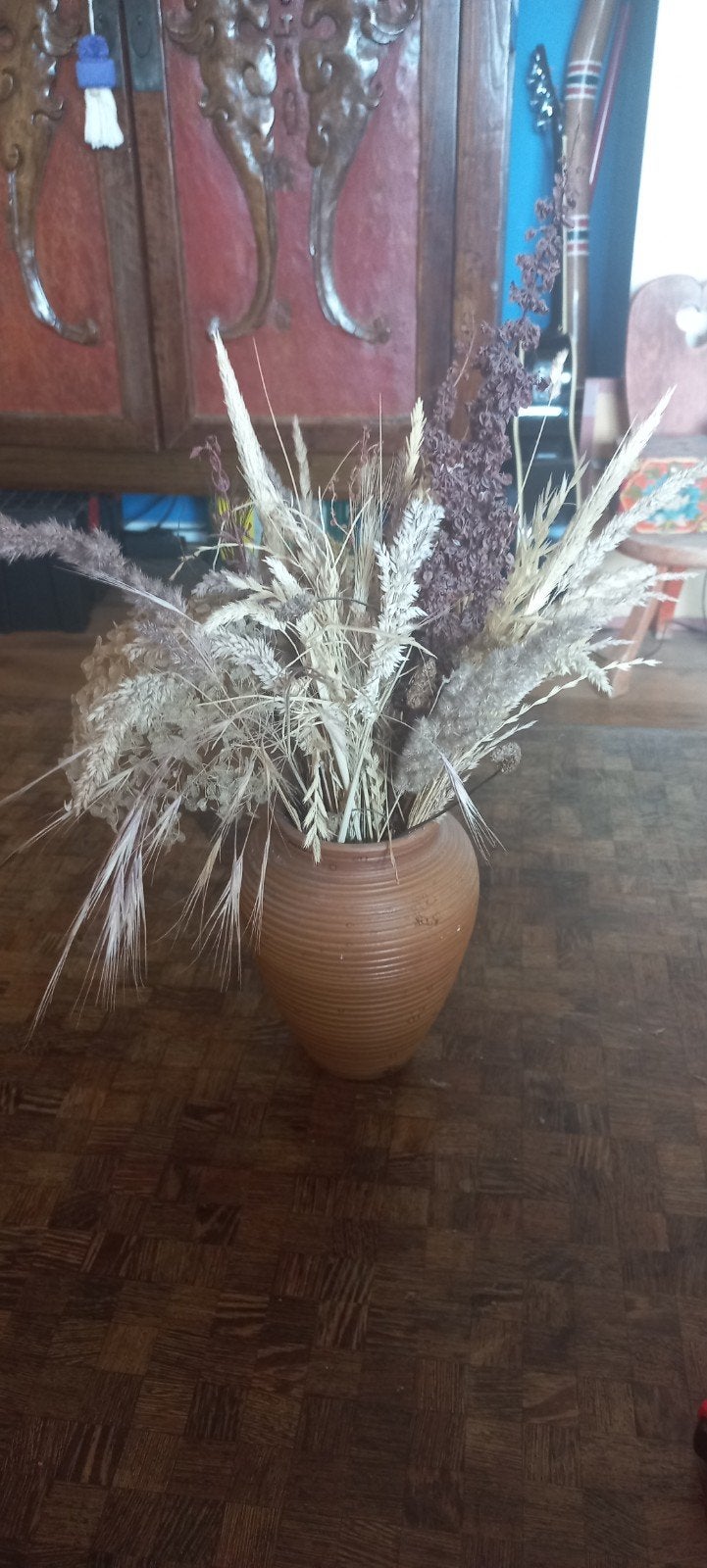 Vaas met 15+ gedroogde grassen en kruiden, Huis en Inrichting, Ophalen, Inclusief droogbloemen, Bruin, Zo goed als nieuw
