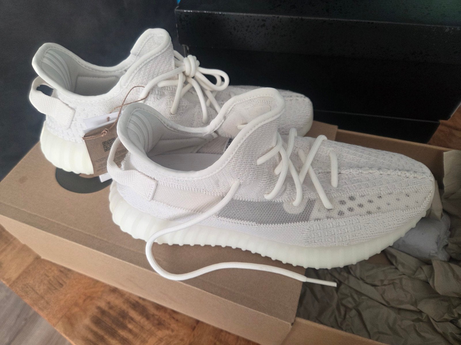 Adidas Yeezy Boost 350 V2 Bone - Nieuw in doos, Wit, Nieuw, Ophalen of Verzenden, Sneakers of Gympen
