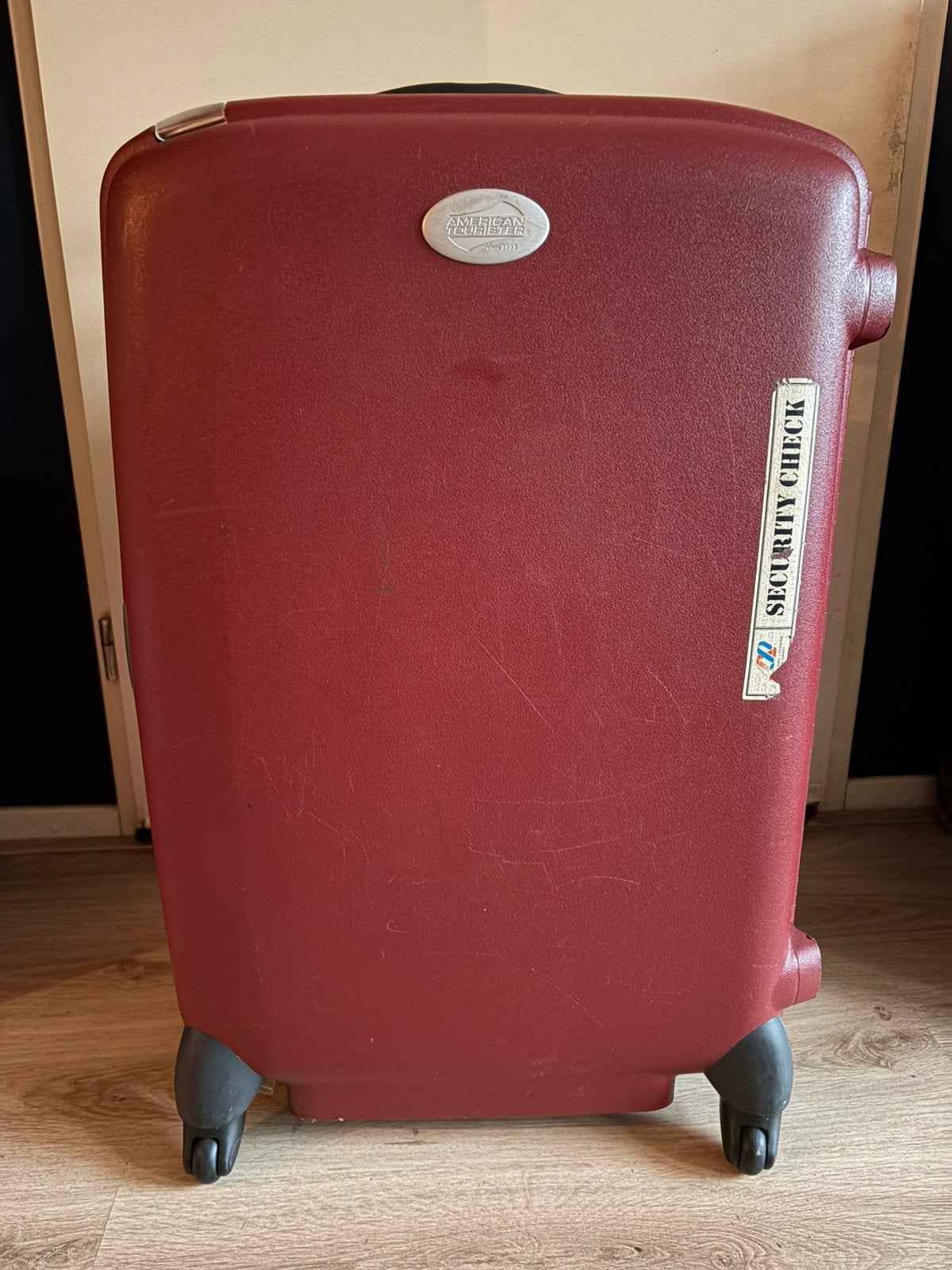 Rode American Tourister hard case koffer TSA slot geen rits, Ophalen, Hard kunststof, 45 tot 55 cm, Zo goed als nieuw