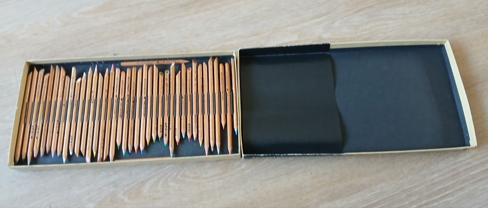 Karisma vintage kleurpotlodenset, Hobby en Vrije tijd, Ophalen of Verzenden, Gebruikt, Overige typen