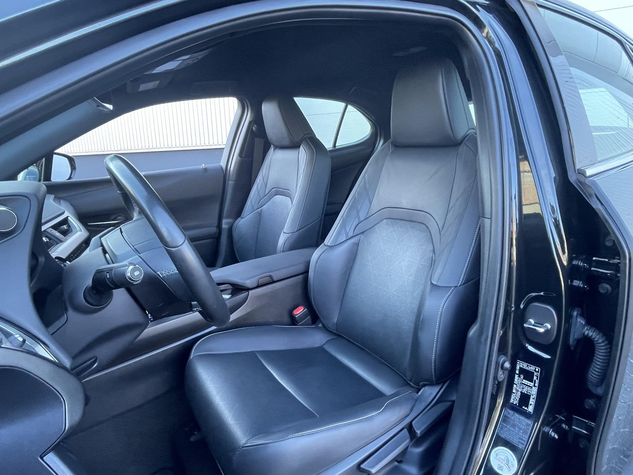 Lexus UX 250h Luxury Line | Stoelverwarming | Parkeersensore, Auto's, Stof, Gebruikt, 4 cilinders, Zwart