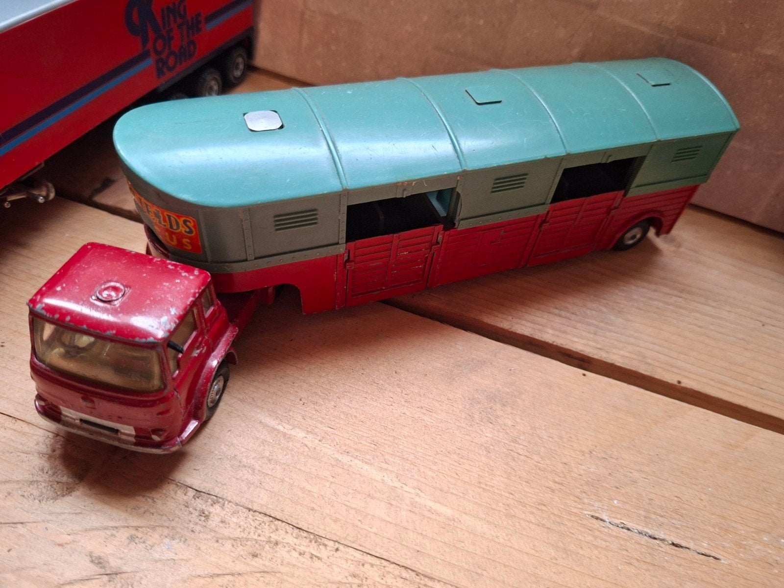 Corgi Toys Bedford Tractor Unit met Circus Trailer, Ophalen of Verzenden, Gebruikt