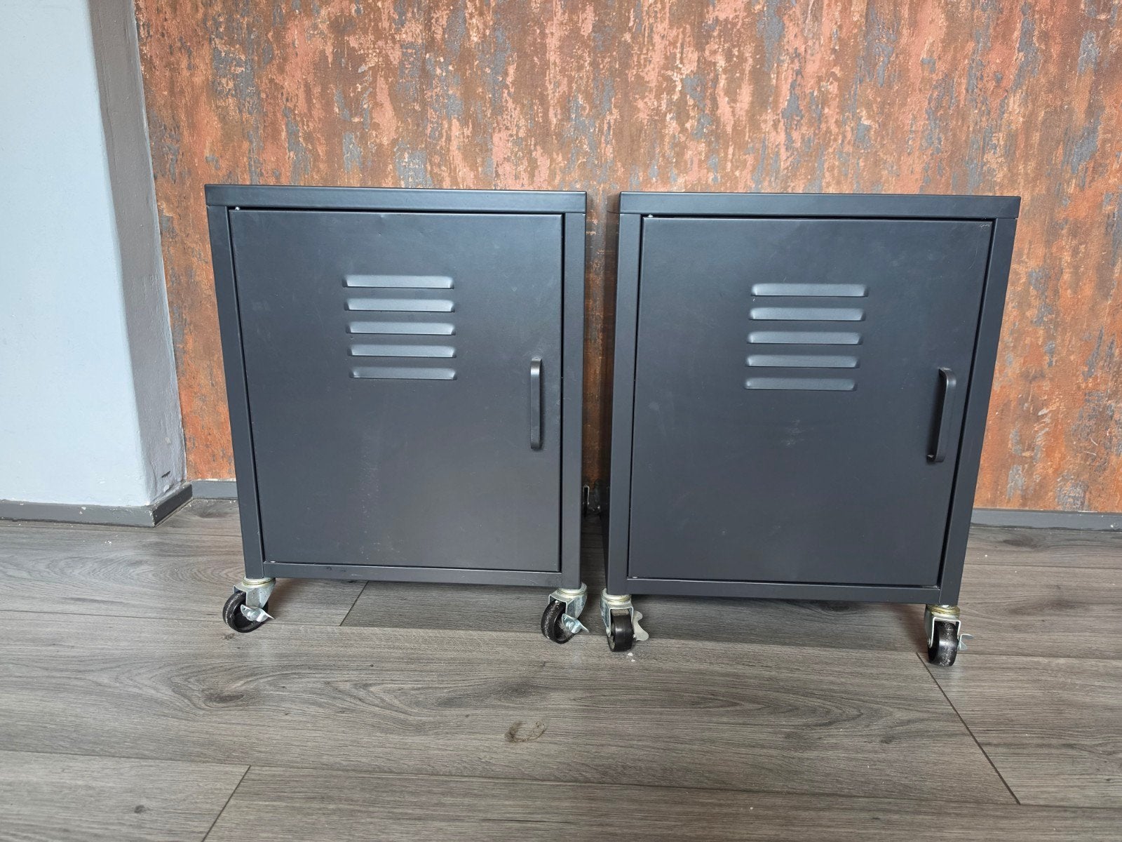 Set van 2 metalen nachtkastjes op wielen, Ophalen, Gebruikt, Minder dan 45 cm, Metaal of Aluminium