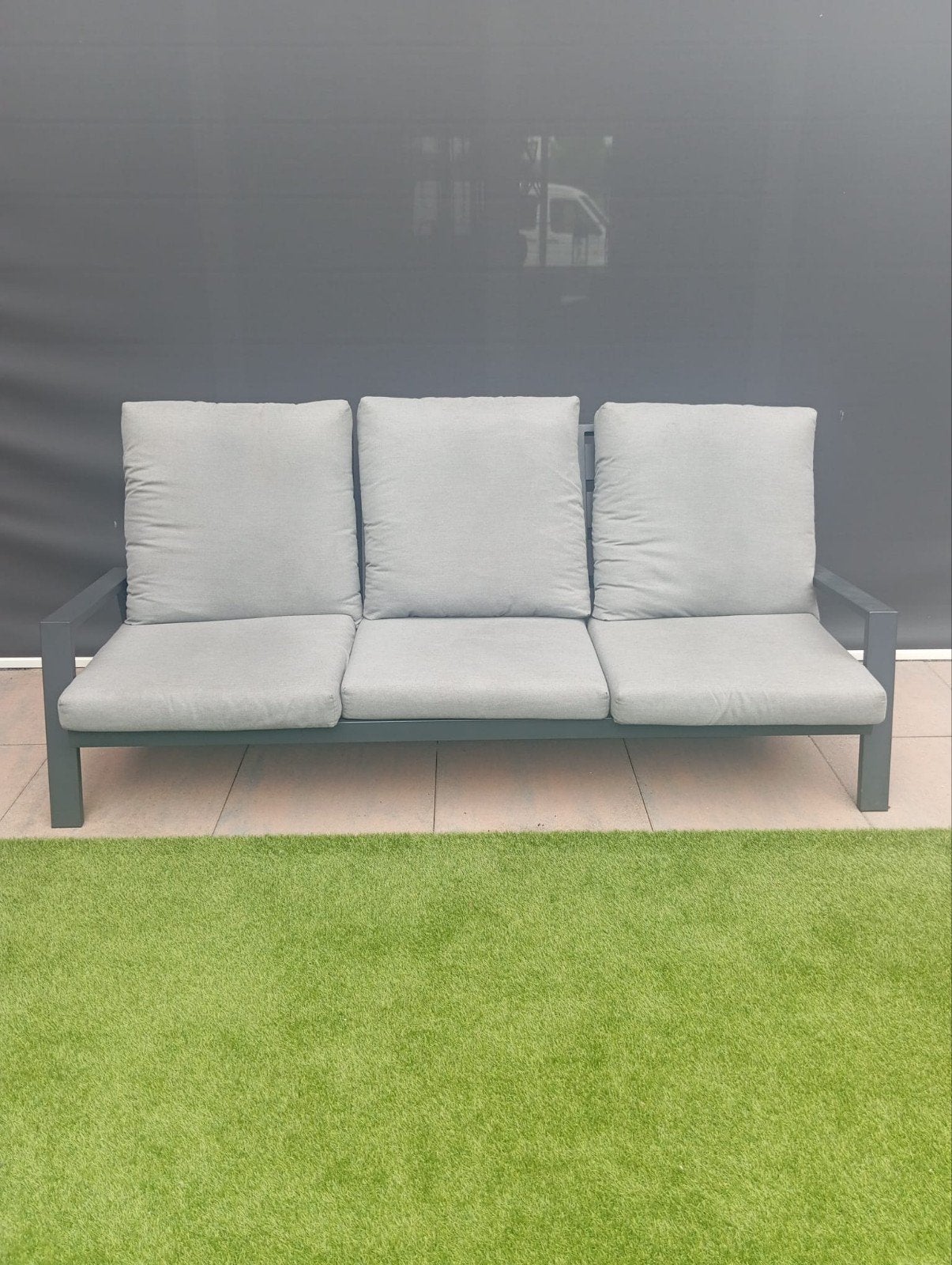 Loungebank en stoel met hocker/tafel, Ophalen, 4 zitplaatsen, Gebruikt, Aluminium