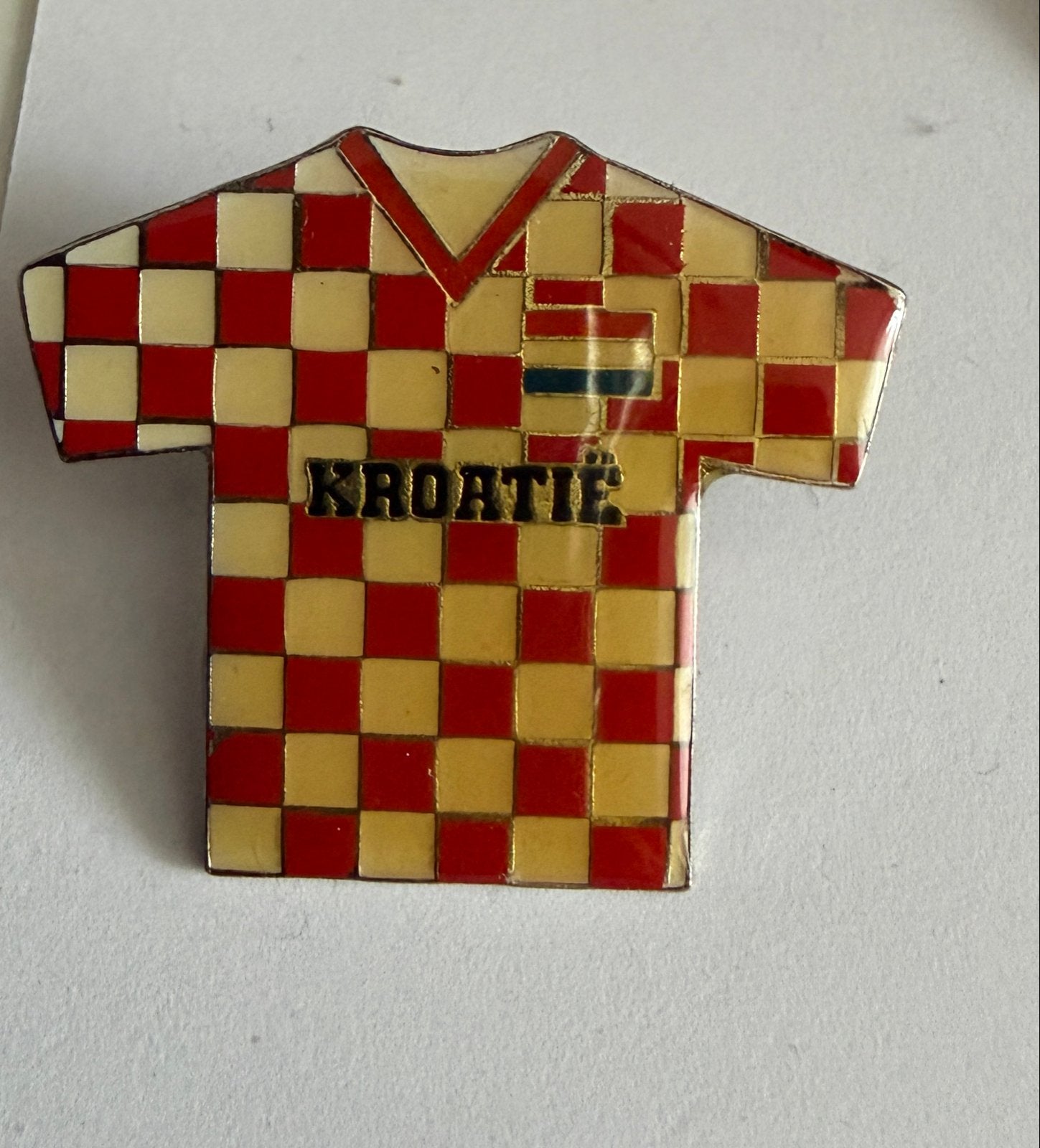 Kroatië Voetbalshirt Speldje/Pin - Schaakbordpatroon, Ophalen of Verzenden, Gebruikt, Sport, Speldje of Pin