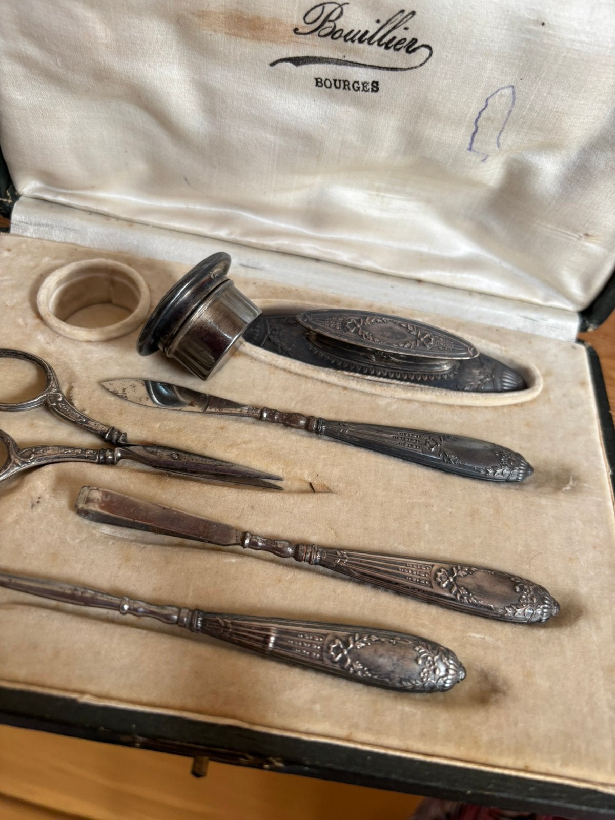 Foto 2 van Zilveren Manicure Set - Napoleon IIl,Frans
