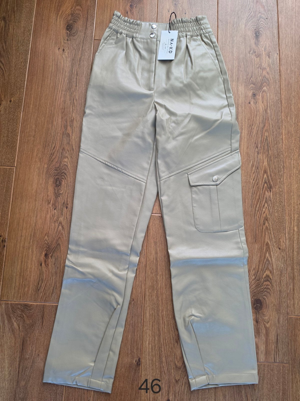 NA-KD PU Cargo Broek - Nieuw met kaartjes, NA-KD, Beige, Nieuw, Ophalen of Verzenden