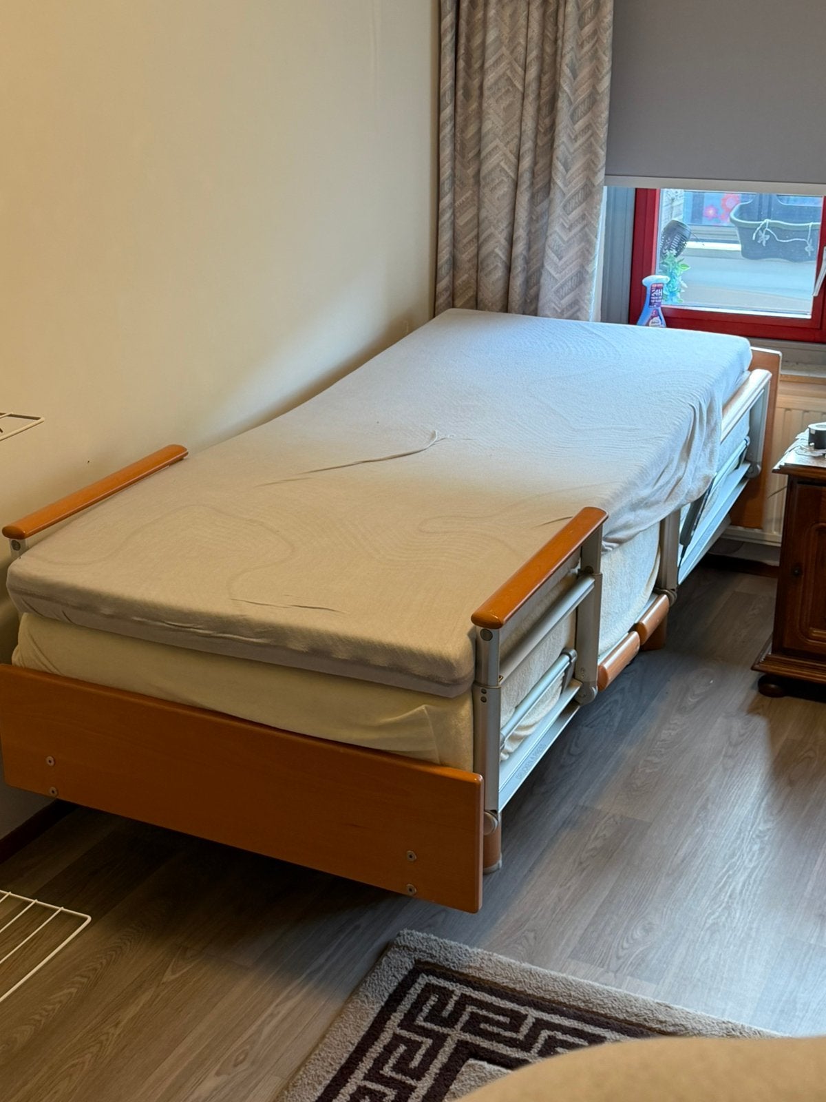 Mooi volledig elektrisch ziekenhuis bed., Verstelbaar, Eenpersoons, Ophalen of Verzenden, Zo goed als nieuw
