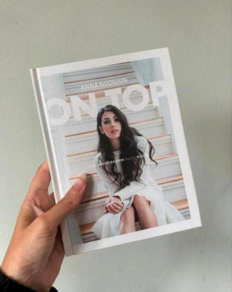 Boek: anna nooshin - on top, Ophalen of Verzenden, Zo goed als nieuw, Mode algemeen