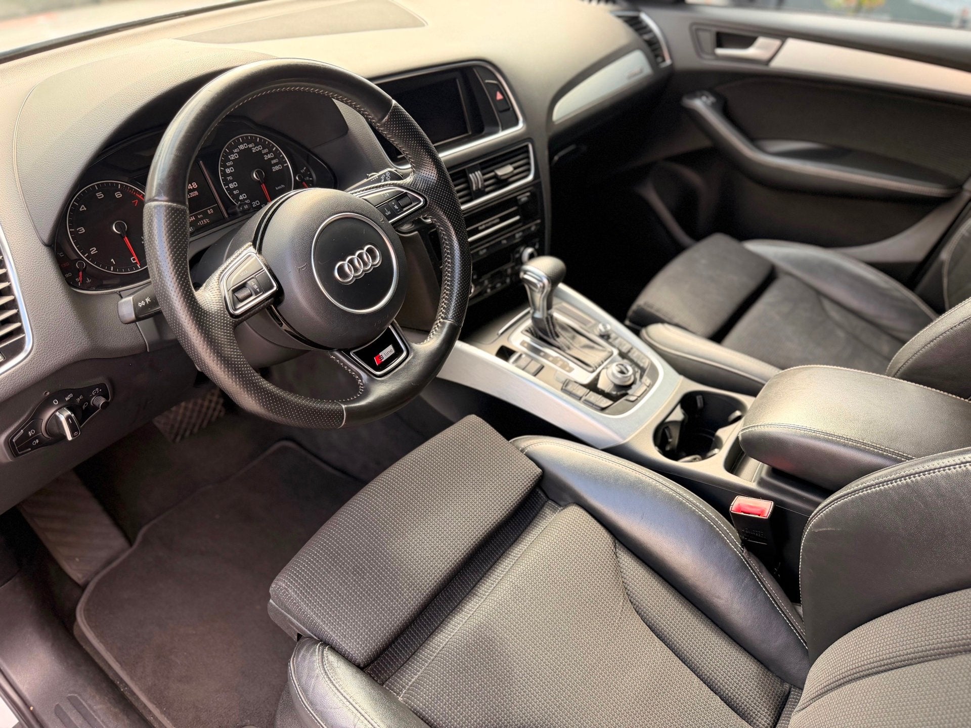 Audi Q5 2.0 TFSI | S LINE | AUTOMAAT | XENON | TREKHAAK |, Gebruikt, Zwart, 4 cilinders, Leder en Stof