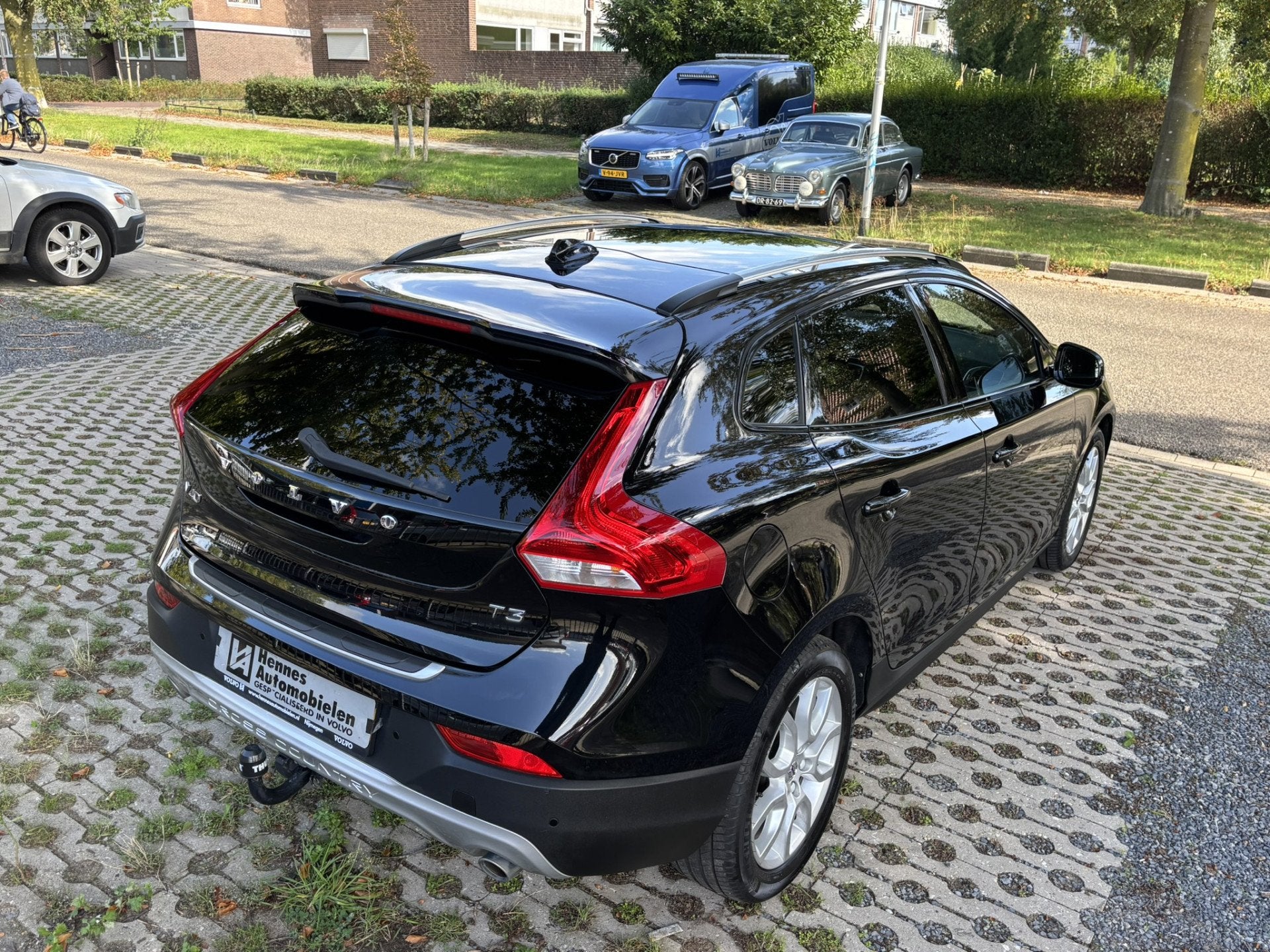 Volvo V40 Cross Country 1.5 T3 Polar+ Luxury DAB Pano Keyles, 4 cilinders, Zwart, 154 pk, Hatchback
