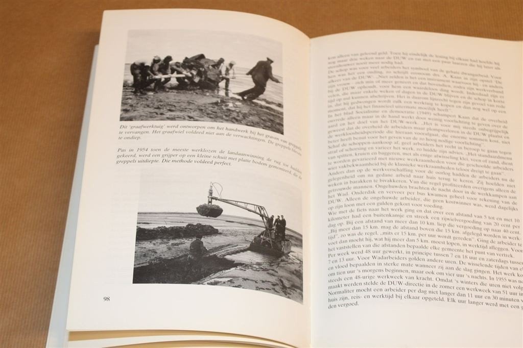 Slikken of Stikken — Werkverschaffing Groningen 1939-1955, Ophalen of Verzenden, Gelezen