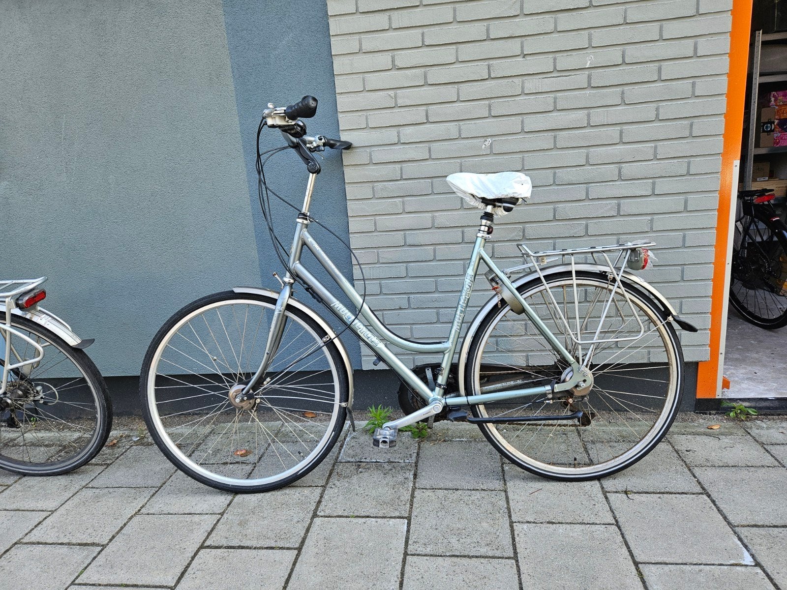 Damesfiets met versnellingen en bagagedrager, Fietsen en Brommers, Fietsen | Dames | Damesfietsen, Gebruikt, Versnellingen, Trommelrem