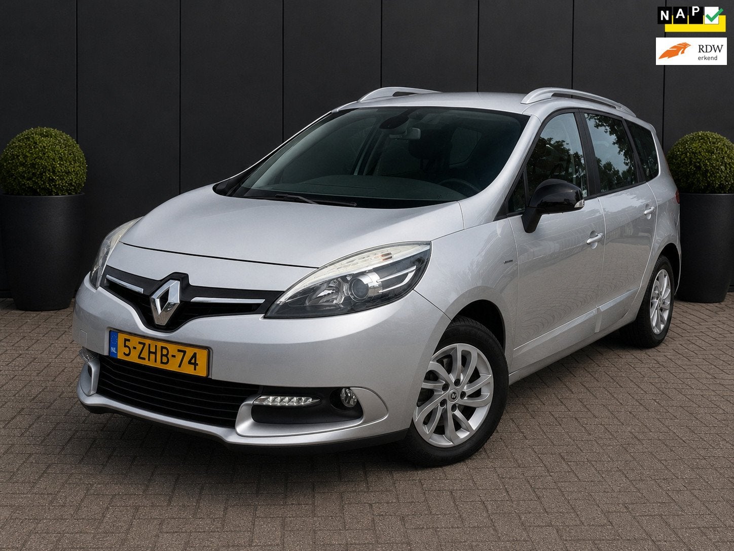 Renault Scénic 1.2 TCe Limited NAVI CRUISE PDC NAP APK 02-2, Auto's, Voorwielaandrijving, Euro 5, Gebruikt, 4 cilinders